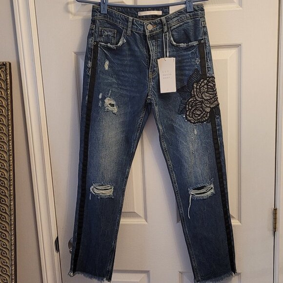 ✨NWT✨ ZARA trf High-Waist Distressed Jeans - Lace/Rhinestones/Pearls - Picture 4 of 16
